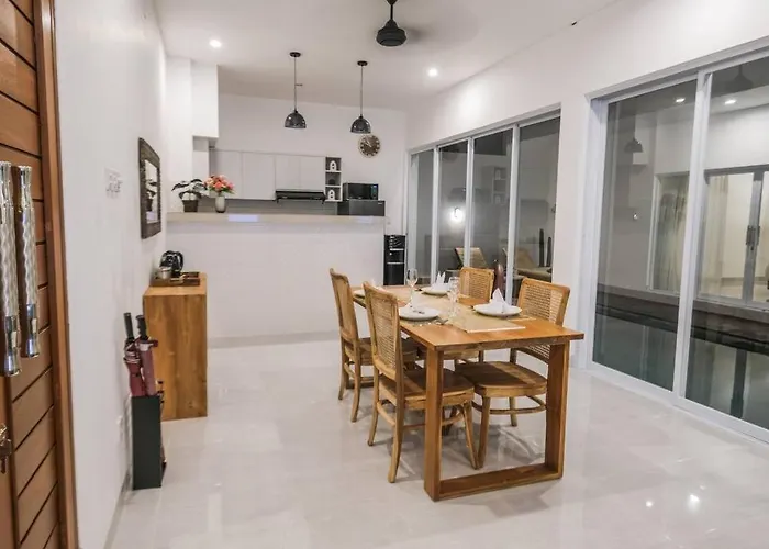 Akmali Drupadi 2 Bedrooms W/pool 5mins To Villa