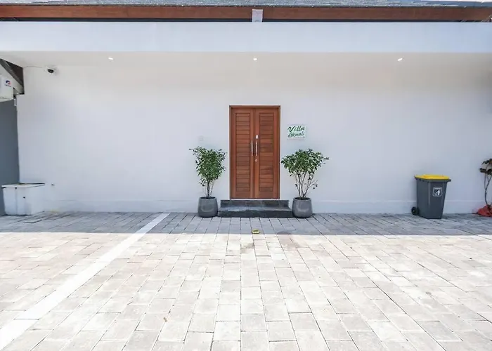 Akmali Drupadi 2 Bedrooms W/pool 5mins To