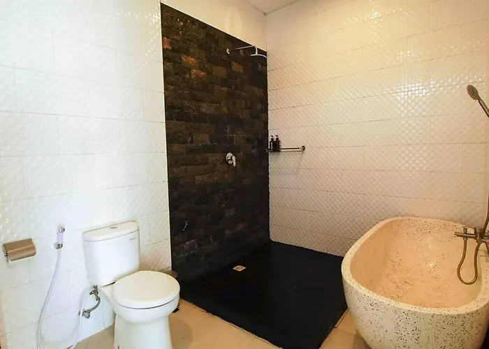 Akmali Drupadi 2 Bedrooms W/pool 5mins To Villa *