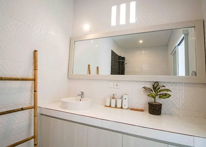 Akmali Drupadi 2 Bedrooms W/pool 5mins To Villa