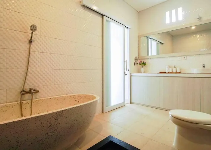 Villa Akmali Drupadi 2 Bedrooms W/pool 5mins To Seminyak