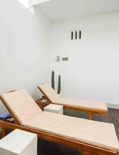 Akmali Drupadi 2 Bedrooms W/pool 5mins To *
